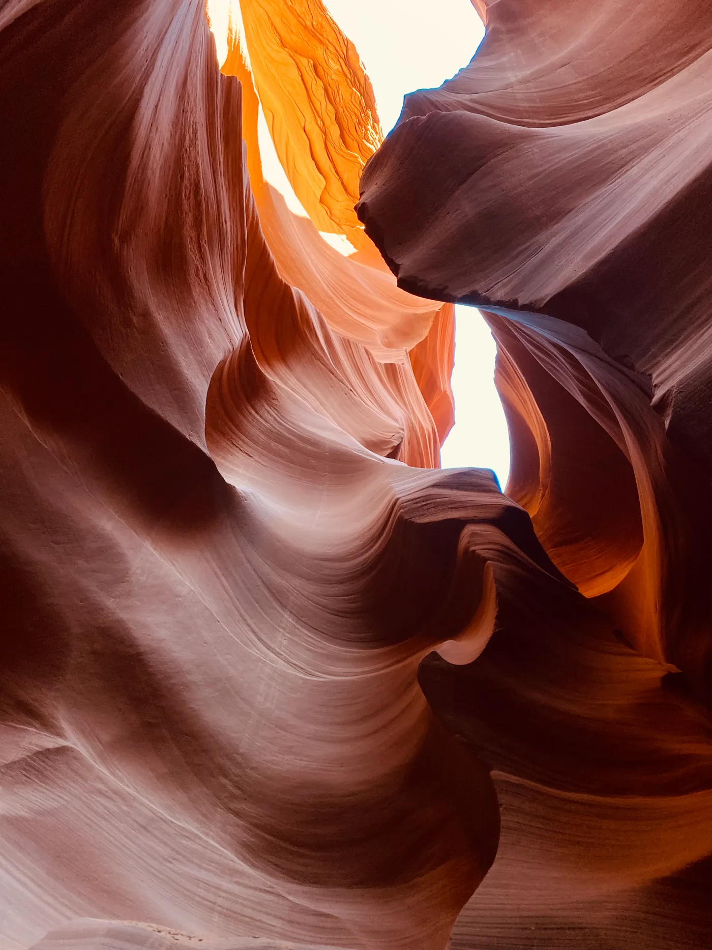Light inside the curved walls of Antelope Canyon